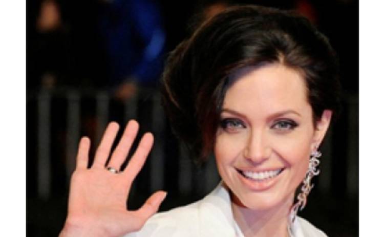 Анджелина Джоли преобразилась