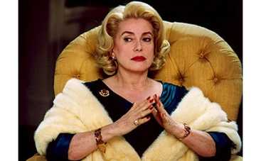 Катрин Денев идет в суд