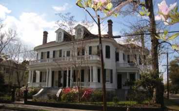 Дом Бенджамина Баттона пустят с молотка