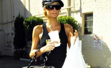 Пэрис хилтон спасает мир от кризиса