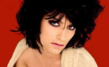 Джуда Лоу нарядили в платье и каблуки и отправили на подиум