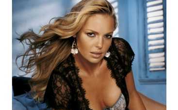 Кэтрин Хейгл остается в "Анатомии страсти"