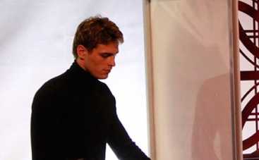 Вася Степанов сменил имидж и стал как все