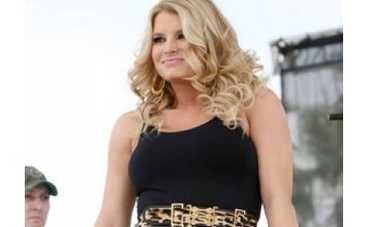 Джессика Симпсон выпустит одежду для толстушек