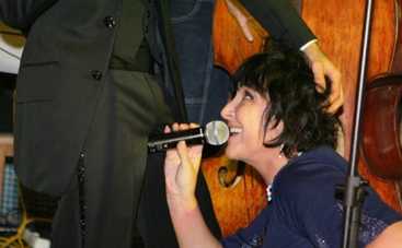 Лолита показала, как заниматься оральным сексом