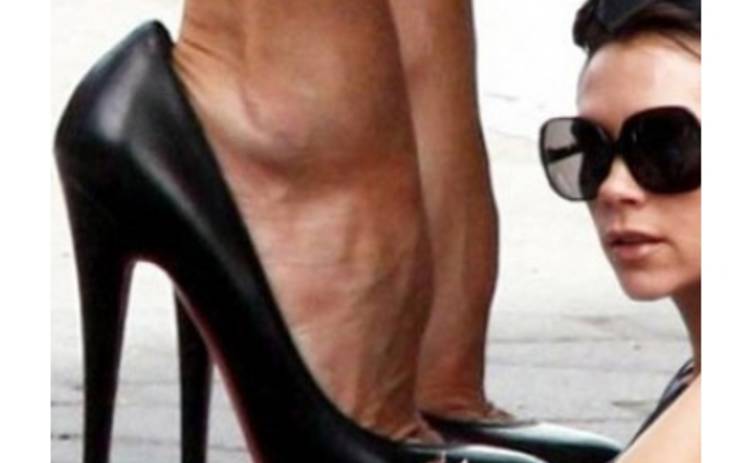 Виктория Бэкхем одолжила туфли у подруги?