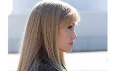 Джоли стала блондинкой