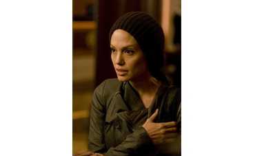 Анджелина Джоли ударила Брэда Питта из ревности