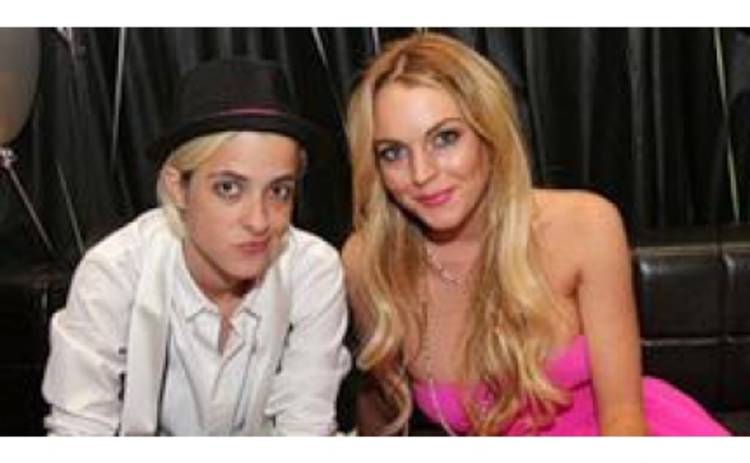 Линдсей Лохан купила любовнице Mercedes