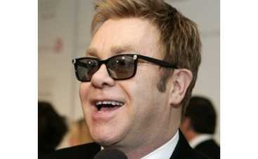 Элтон Джон увез из России миллион долларов