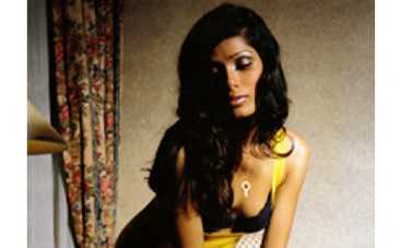 Целеустремленная Фрида добралась до Бонда