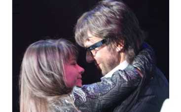 Наташа Королева прилюдно целовалась с Малаховым