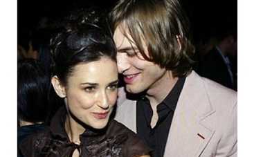 Муж Деми Мур выложил ее пикантное фото в Интернет