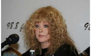 Пугачева накормила в ресторане 12 поклонников