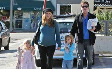 Новорожденный сын Чарли Шина лежит в больнице