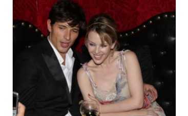 Кайли Миноуг живет с любимым