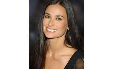 Деми Мур спасла поклоннице жизнь