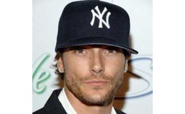 Кевин Федерлайн женится