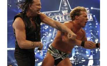 Микки Рурк вышел на ринг против чемпиона по рестлингу!