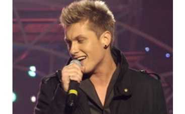 Марк Савин прошел в полуфинал "Новой волны"