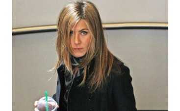 Дженнифер Энистон морит себя голодом