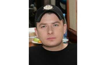 Данилко встречается с пышногрудой брюнеткой?