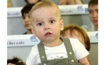 Рисунки Чеховой и Заворотнюк помогают больным детям