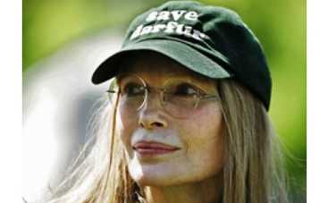 Миа Фэрроу объявила голодовку