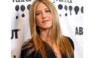 Личной жизни Дженнифер Энистон мешает ее известность