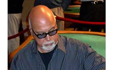 Муж Селин Дион проигрывает все ее деньги