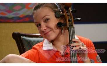 Ксюша Шаталина осваивала виолончель