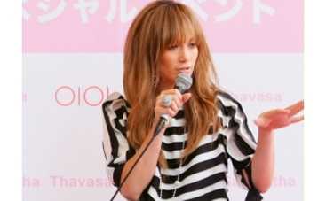 Дженнифер Лопес обозвала Энистон воровкой