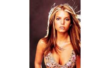 Джессика Симпсон страдает алкоголизмом