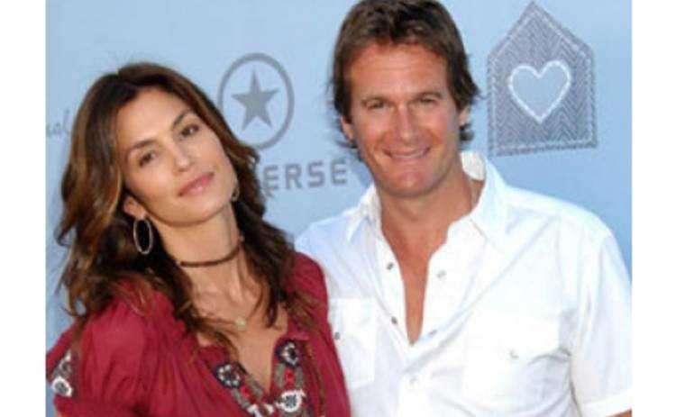 Мужа Синди Кроуфорд обвиняют в сексуальных домогательствах