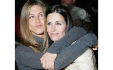 Энистон кинула Кокс?