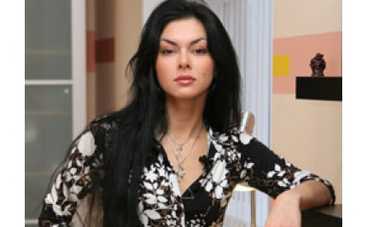 Тори Карасева из "Дома-2" уже кушает самостоятельно