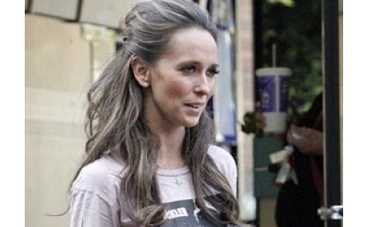 Дженнифер Лав Хьюитт превращается в скелет