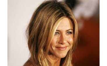 Энистон не боится эпидемии нового гриппа