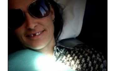 Кто выбил Деми Мур передний зуб?