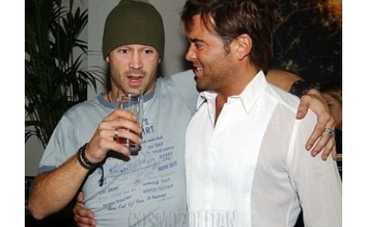 Коллин Фаррелл выдает замуж... старшего брата!