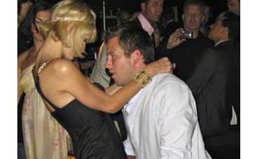 Пэрис Хилтон вышвырнули с вечеринки за разврат