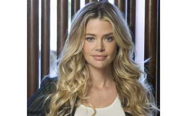 Дениз Ричардс сделала три операции на груди