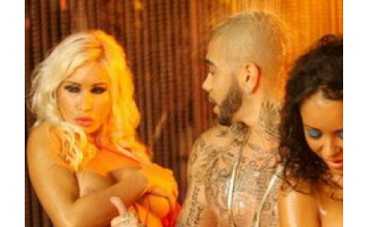 Тимати устроил секс-шоу в бассейне с несколькими девушками [ФОТО]