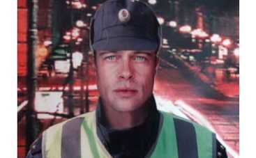 Брэд Питт подрабатывает в омском ГИБДД