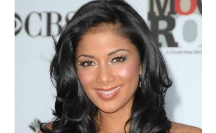 Николь Шерзингер снимется в фильме о боксере