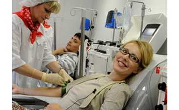 Звезды "Дома-2" и Ксюша Собчак отдали свою кровь нуждающимся