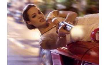 Анджелине Джоли не верят модельеры