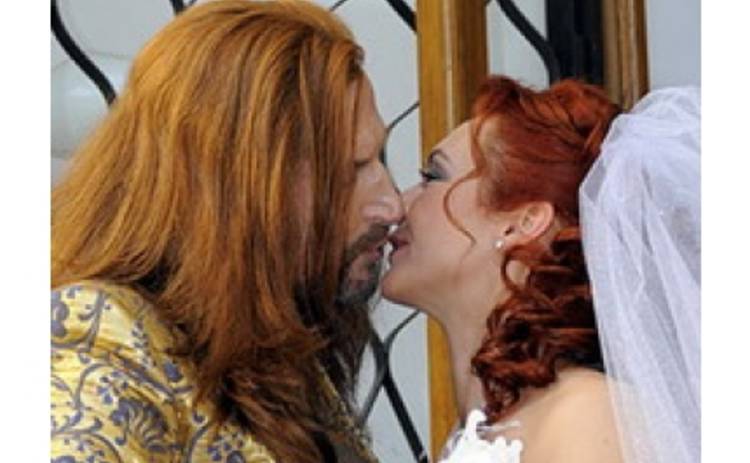 Джигурда и Анисина подписали брачный контракт