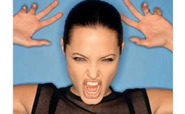 Джоли угрожает Дженнифер Энистон