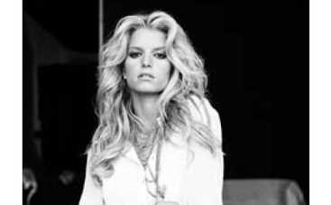 Джессику Симпсон накануне дня рождения бросил любимый